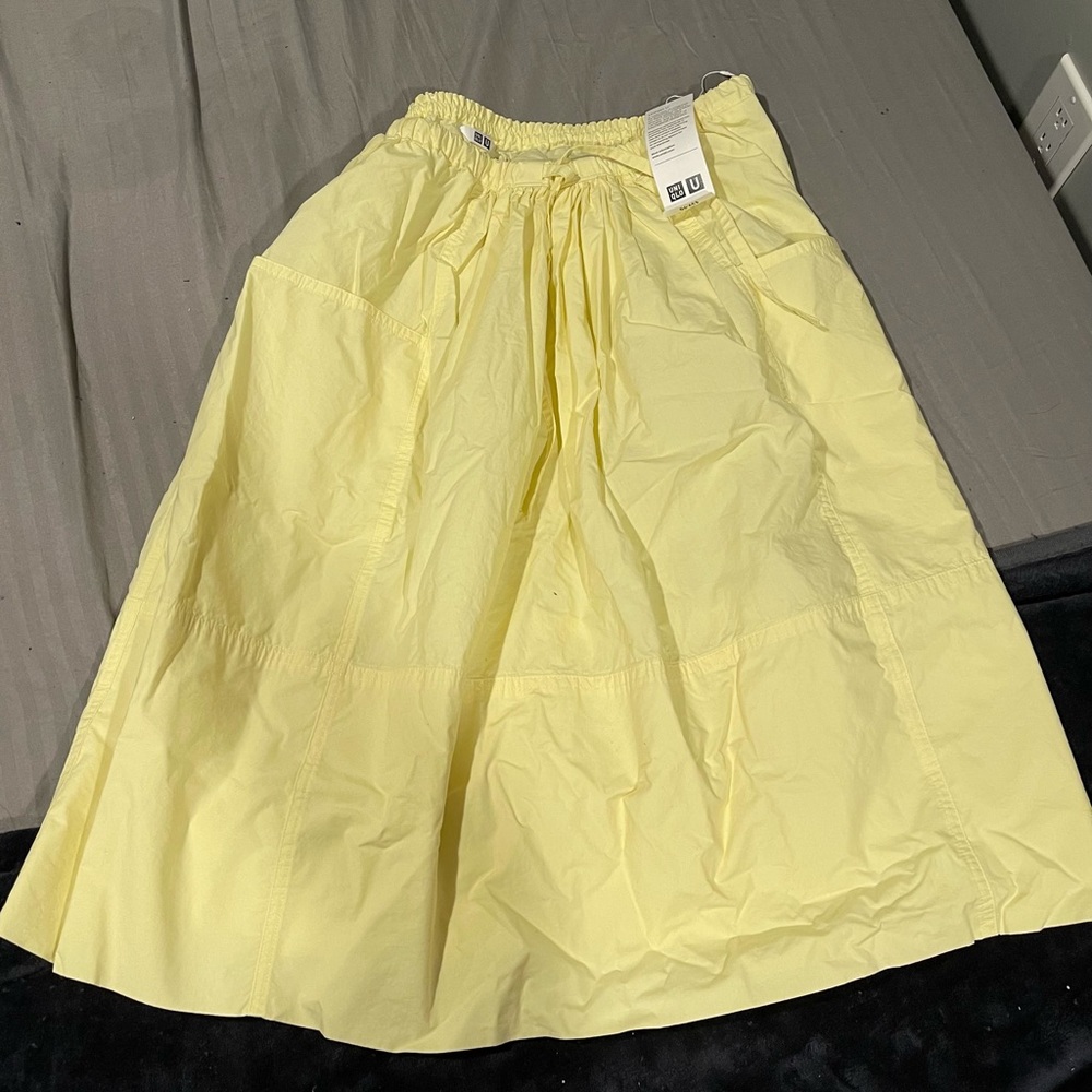 Uniqlo yellow skirt (medium)